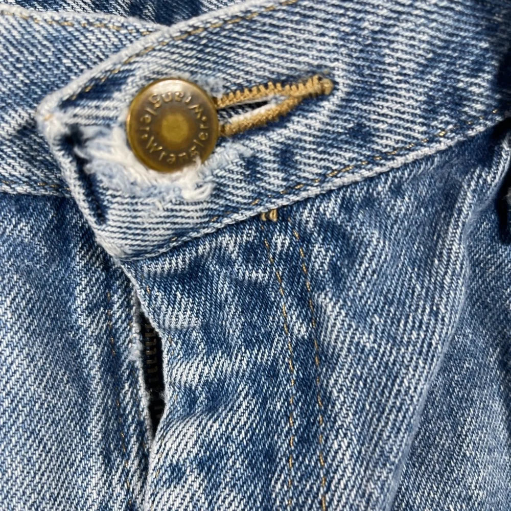 Wrangler Authentic Mens 35x30 Regular Fit Light Wash Denim Jeans